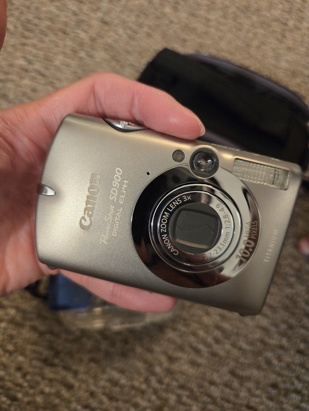 Like New Canon Sd900 Titanium